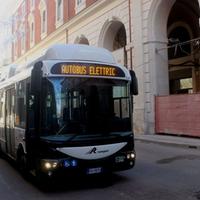 Il bus elettrico dell'Ama su corso Vittorio Emanuele
