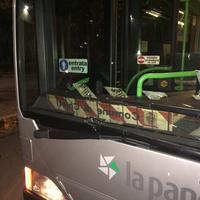 L'autobus danneggiato subito dopo l'incidente del 2016