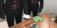 Droga e altro materiale sequestrato dai carabinieri in una casa di Francavilla