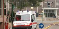 Un'ambulanza davanti al reparto d'emergenza del Renzetti