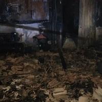I resti del garage andato a fuoco