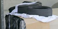 La carcassa della Opel Meriva e i relativi pneumatici