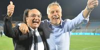 Il presidente del Cosenza Guarascio e il tecnico Piero Braglia, nel giugno scorso a Pescara, festeggiano la promozione
