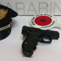 La pistola Walter Ppk sequestrata al 47enne di Pescara