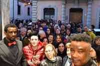 Folla all'inaugurazione dell'Atelier su corso San Giorgio (fotoservizio di Luciano Adriani)
