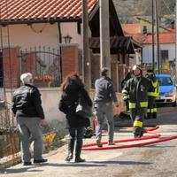 L'intervento dei vigili del fuoco in via San Francesco, ad Avezzano