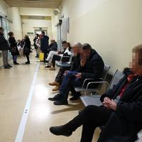 Pazienti in attesa al Pronto soccorso dell'ospedale di Pescara