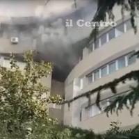 L'incendio e il fumo all'ultimo piano dell'ospedale