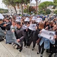 La protesta degli studenti dello Spaventa in piazza Italia (foto G. Lattanzio)