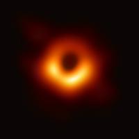 Il buco nero supermassiccio al centro di Messier 87 (da Media Inaf, crediti: The Event Horizon Telescope)
