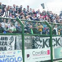 Tifosi del Cesena allo stadio Fadini