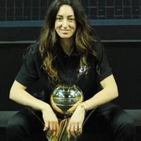Chiara Di Iulio, 34 anni, con il trofeo vinto il Turchia