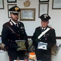 I carabinieri con la droga sequestrata a Pineto