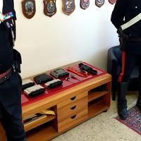 Le centraline elettroniche sequestrate dai carabinieri a Pineto