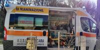 Un'ambulanza medicalizzata della Asl di Pescara