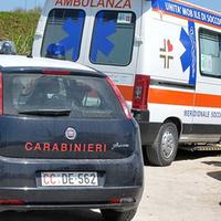 Ambulanza del 118 e un'auto dei carabinieri