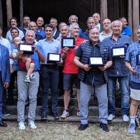 Foto di gruppo con gli ex calciatori premiati per il centenario dell'Avezzano calcio