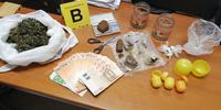 Droga, denaro e altro materiale sequestrato in casa di un insospettabile spacciatore del centro città