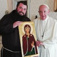 Papa Francesco con padre Emiliano Antenucci e l'icona della Madonna del Silenzio