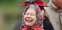 La regina Elisabetta II a Balmoral (da Vanity Fair)