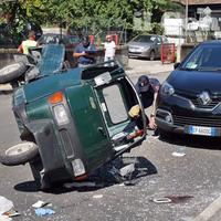 L'Ape car coinvolta nell'incidente in via Per Fossacesia (foto di Arnolfo Paolucci)