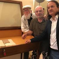 Elso Simone Serpentini, Roberto Carlini e Loris Di Giovanni con il manoscritto