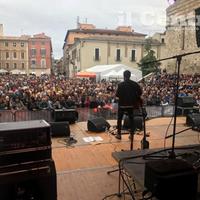 Il concerto in piazza Martiri (foto di Luciano Adriani)