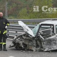 La Fiat 600 dell'anziano di Nereto dopo lo schianto (foto di Luciano Adriani)