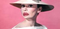 Audrey Hepburn: con gli zigomi e le labbra ritoccate sarebbe forse così