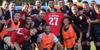 I giocatori del Teramo calcio, dopo la vittoria a Francavilla Fontana, con una dedica all'infortunato Di Matteo