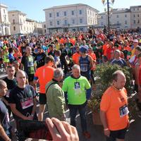 Il raduno della Mezza maratona all'Aquila (foto di Raniero Pizzi)