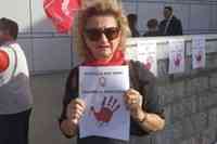 "Stupro=omicidio": il volantino distribuito nel flash mob per Anna Carlini