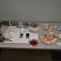 Droga e altro materiale sequestrato a una donna 60enne arrestata a Mosciano Sant'Angelo