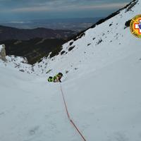 Il recupero dell'escursionista 37enne scivolato per 50 metri sul ghiaccio del Bolckhaus
