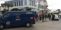 Il furgone dell'Ivri davanti alla Bcc di via Vestina (foto Luccitti)