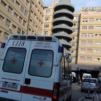 Ambulanza del 118 davanti all'ospedale di Pescara