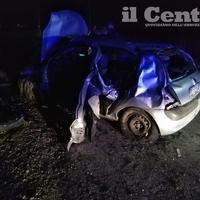 La Renault Clio delle tre ragazze dopo l'incidente