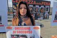La protesta davanti al Tribunale di Pescara