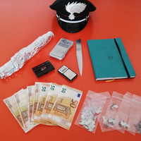 Dosi di eroina, denaro e altro materiale sequestrato a un 44enne di Sulmona arrestato per spaccio
