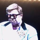Elton John dopo il concerto a Auckland (Nuova Zelanda)