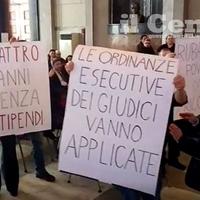 La protesta dei lavoratori del Ciapi in consiglio regionale a Pescara