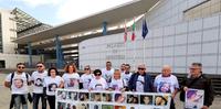 Rigopiano: i familiari delle vittime davanti al palazzo di giustizia di Pescara