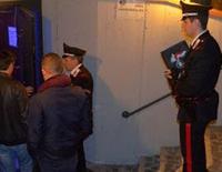 Controllo dei carabinieri in un night club