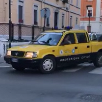 Coronavirus: il pick-up della protezione civile col megafono per le strade di Pescara