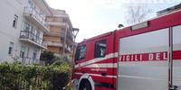 L'intervento dei vigili del fuoco in via Petragnani (foto di Arnolfo Paolucci)