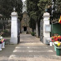 L'ingresso del cimitero di San Silvestro