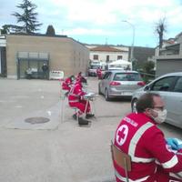 Postazione della Croce rossa per eseguire i tamponi ai residenti della zona rossa