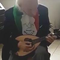 Arnaldo Ettorre suona Bella Ciao al mandolino