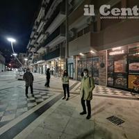 Il flashmob nella zona della movida (foto di Giampiero Lattanzio)