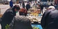 Il ritorno delle bancarelle nel mercato di via Pepe (foto di Giampiero Lattanzio)